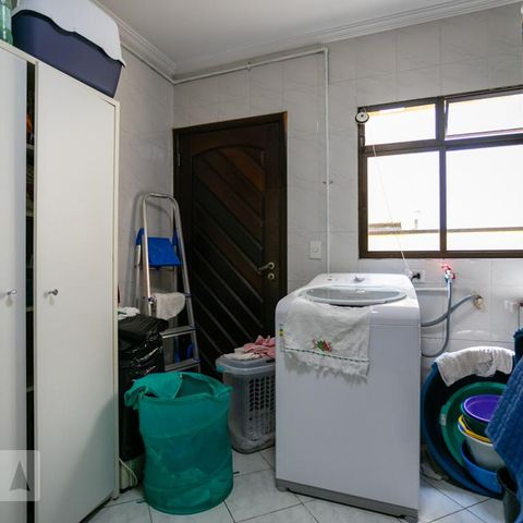 Casa à venda com 200m², 3 quartos e 6 vagas Casa à venda com 200m², 3 quartos e 6 vagasÁrea de serviço