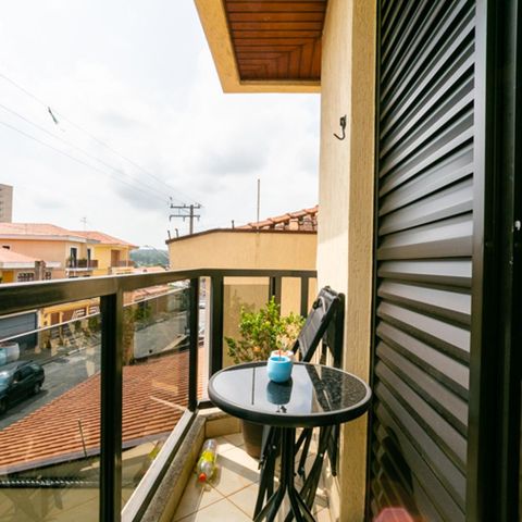 Casa à venda com 200m², 3 quartos e 6 vagas Casa à venda com 200m², 3 quartos e 6 vagasVaranda da suíte
