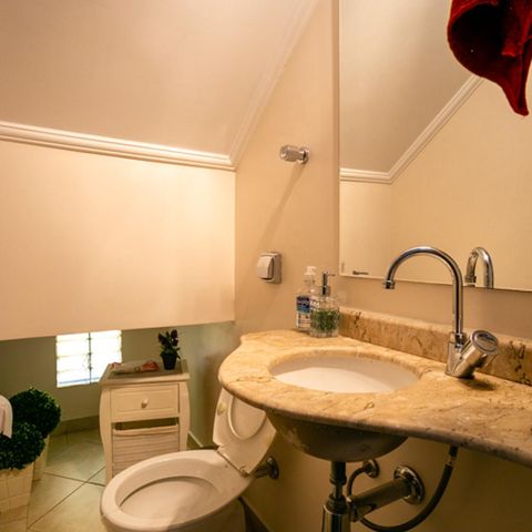 Casa à venda com 200m², 3 quartos e 6 vagas Casa à venda com 200m², 3 quartos e 6 vagasLavabo