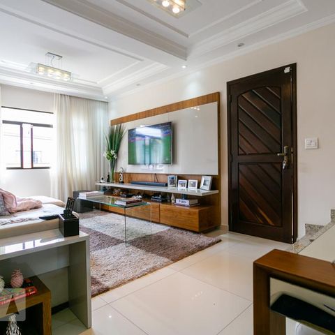Casa à venda com 200m², 3 quartos e 6 vagas Casa à venda com 200m², 3 quartos e 6 vagasSala