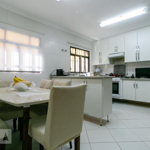 Casa à venda com 200m², 3 quartos e 6 vagas Casa à venda com 200m², 3 quartos e 6 vagasCozinha