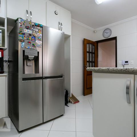 Casa à venda com 200m², 3 quartos e 6 vagas Casa à venda com 200m², 3 quartos e 6 vagasCozinha