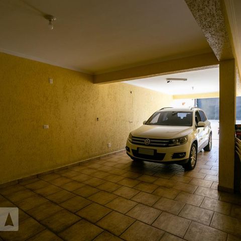 Casa à venda com 200m², 3 quartos e 6 vagas Casa à venda com 200m², 3 quartos e 6 vagasGaragem