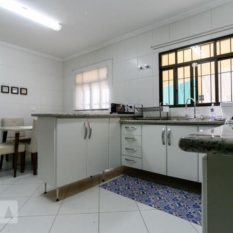 Casa à venda com 200m², 3 quartos e 6 vagas Casa à venda com 200m², 3 quartos e 6 vagasCozinha