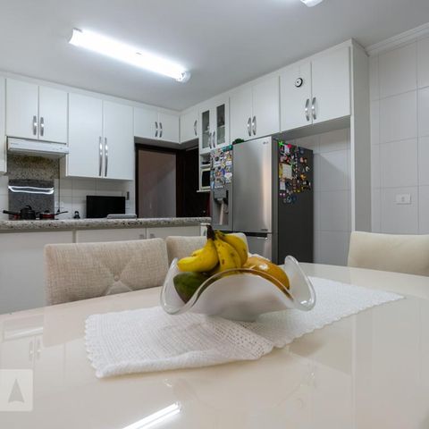 Casa à venda com 200m², 3 quartos e 6 vagas Casa à venda com 200m², 3 quartos e 6 vagasCozinha