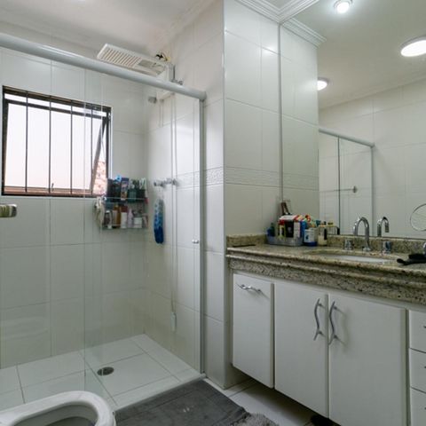 Casa à venda com 200m², 3 quartos e 6 vagas Casa à venda com 200m², 3 quartos e 6 vagasBanheiro da Suíte