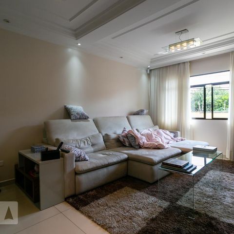 Casa à venda com 200m², 3 quartos e 6 vagas Casa à venda com 200m², 3 quartos e 6 vagasSala