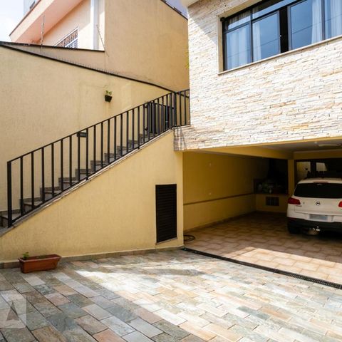 Casa à venda com 200m², 3 quartos e 6 vagas Casa à venda com 200m², 3 quartos e 6 vagasGaragem