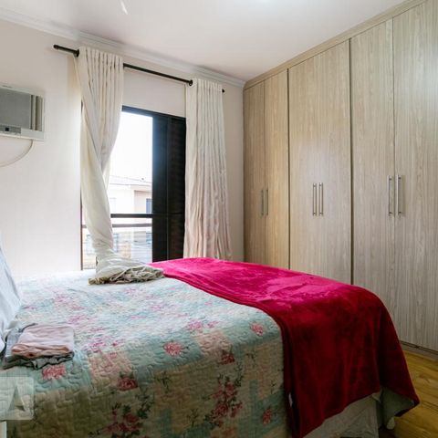 Casa à venda com 200m², 3 quartos e 6 vagas Casa à venda com 200m², 3 quartos e 6 vagasSuíte