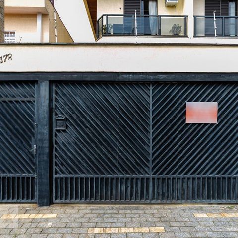 Casa à venda com 200m², 3 quartos e 6 vagas Casa à venda com 200m², 3 quartos e 6 vagasFachada