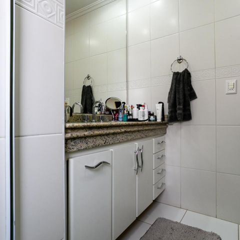 Casa à venda com 200m², 3 quartos e 6 vagas Casa à venda com 200m², 3 quartos e 6 vagasBanheiro da Suíte