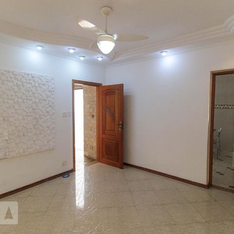 Casa à venda com 100m², 2 quartos e 2 vagasSala