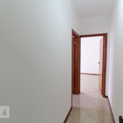 Casa à venda com 100m², 2 quartos e 2 vagasCorredor