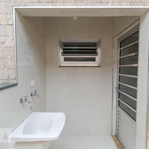 Casa à venda com 100m², 2 quartos e 2 vagasÁrea de serviço
