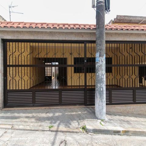 Casa à venda com 100m², 2 quartos e 2 vagasFachada