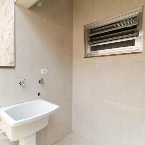 Casa à venda com 100m², 2 quartos e 2 vagasÁrea de serviço