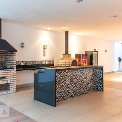 Apartamento à venda com 230m², 4 quartos e 3 vagas Apartamento à venda com 230m², 4 quartos e 3 vagasÁrea comum - Churrasqueira