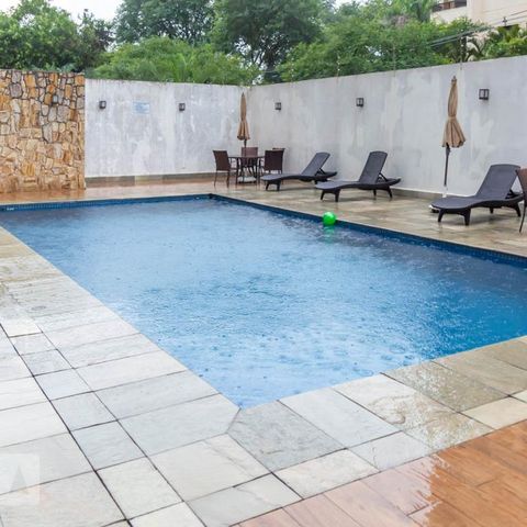 Apartamento à venda com 230m², 4 quartos e 3 vagas Apartamento à venda com 230m², 4 quartos e 3 vagasÁrea comum - Piscina