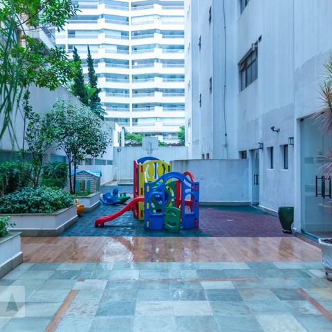 Apartamento à venda com 230m², 4 quartos e 3 vagas Apartamento à venda com 230m², 4 quartos e 3 vagasÁrea Comum - Playground