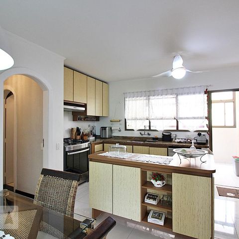 Apartamento à venda com 230m², 4 quartos e 3 vagasCozinha