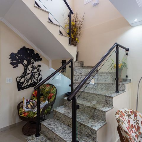 Casa à venda com 228m², 3 quartos e 5 vagasEscada