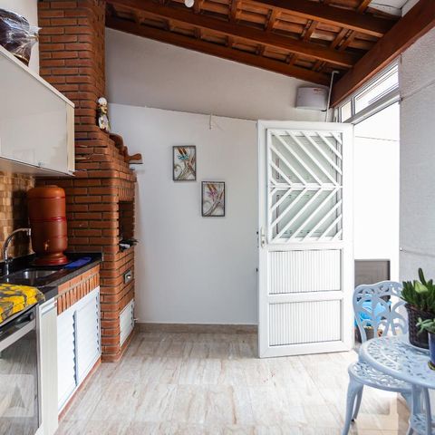 Casa à venda com 228m², 3 quartos e 5 vagasÁrea de Serviço
