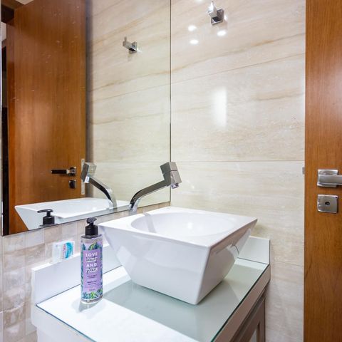 Casa à venda com 228m², 3 quartos e 5 vagasBanheiro da Suíte 2