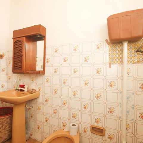 Casa à venda com 99m², 2 quartos e 5 vagasBANHEIRO
