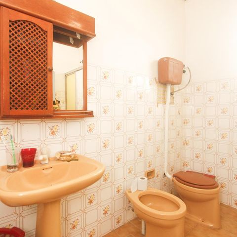 Casa à venda com 99m², 2 quartos e 5 vagasBANHEIRO
