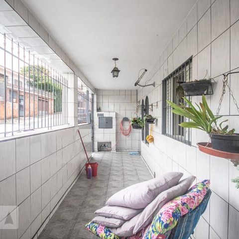 Casa à venda com 110m², 4 quartos e 1 vagaCorredor