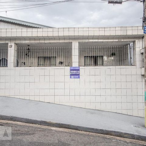 Casa à venda com 110m², 4 quartos e 1 vagaFachada