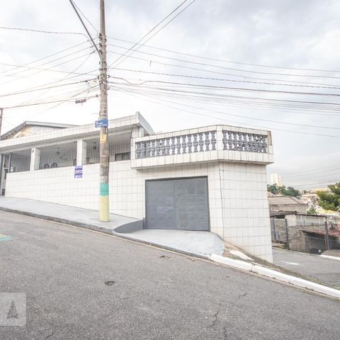 Casa à venda com 110m², 4 quartos e 1 vagaFachada