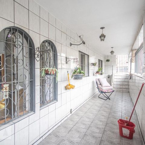 Casa à venda com 110m², 4 quartos e 1 vagaCorredor