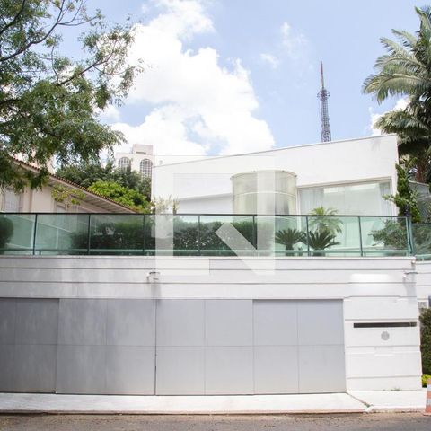 Casa à venda com 600m², 5 quartos e 4 vagasFachada