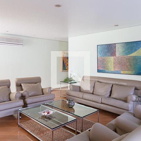 Casa à venda com 600m², 5 quartos e 4 vagasSala de TV
