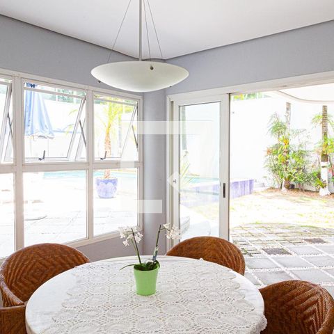 Casa à venda com 600m², 5 quartos e 4 vagasCopa