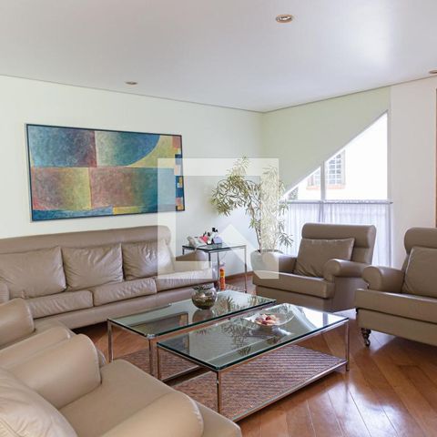 Casa à venda com 600m², 5 quartos e 4 vagasSala de TV