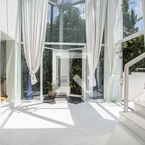 Casa à venda com 600m², 5 quartos e 4 vagasSala