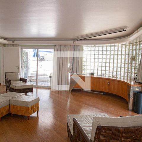Casa à venda com 600m², 5 quartos e 4 vagasSala