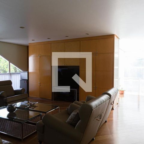 Casa à venda com 600m², 5 quartos e 4 vagasSala de TV