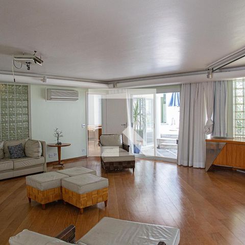 Casa à venda com 600m², 5 quartos e 4 vagasSala