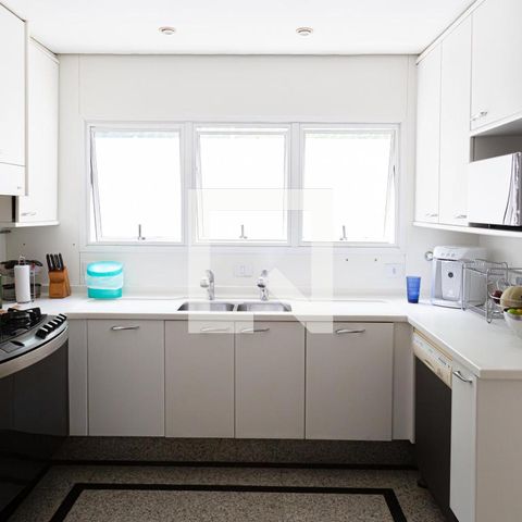 Casa à venda com 600m², 5 quartos e 4 vagasCozinha