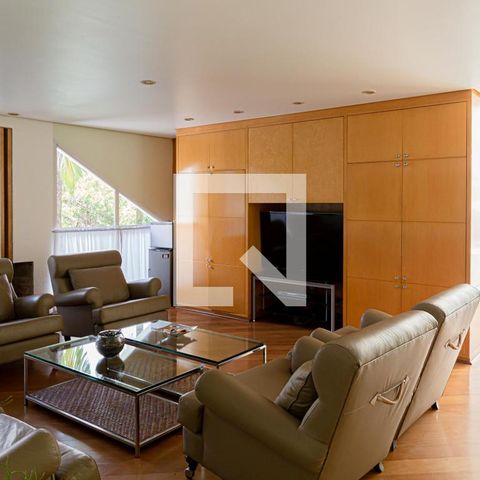 Casa à venda com 600m², 5 quartos e 4 vagasSala de TV