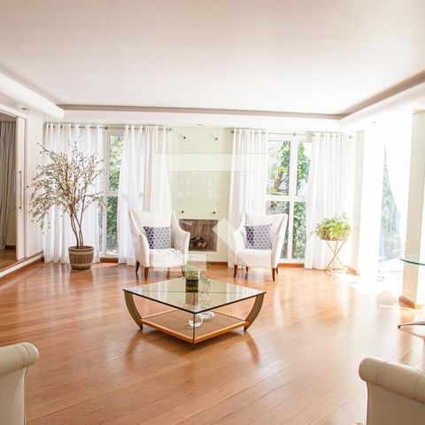 Casa à venda com 600m², 5 quartos e 4 vagasSala