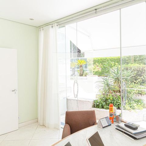 Casa à venda com 600m², 5 quartos e 4 vagasEscritório