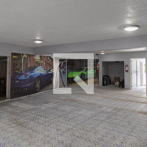Casa à venda com 600m², 5 quartos e 4 vagasGaragem