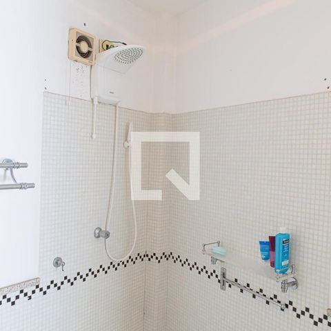 Casa à venda com 600m², 5 quartos e 4 vagasBanheiro 