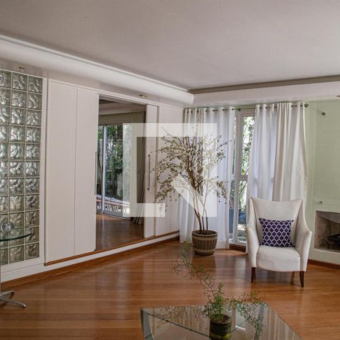 Casa à venda com 600m², 5 quartos e 4 vagasSala