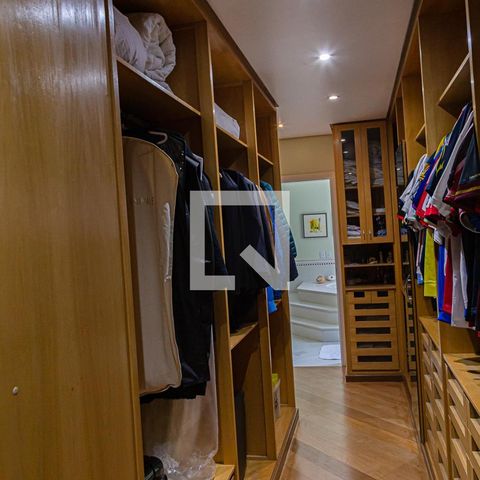 Casa à venda com 600m², 5 quartos e 4 vagasCloset