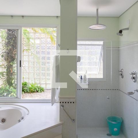 Casa à venda com 600m², 5 quartos e 4 vagasBanheiro da Suíte